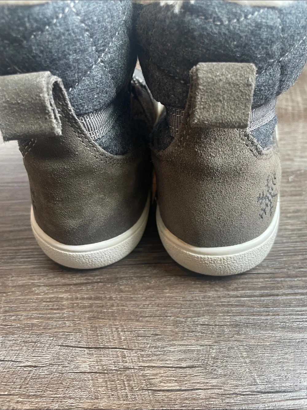 UOVO Snow Boots Winter Waterproof Slip Resistant Outdoor Shoes Boys Size 11.5
